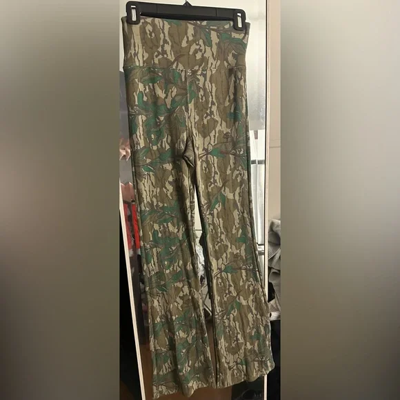 NWOT Tribe Kelley Ribbed Flare Leggings - Greenleaf Mossy Oak | M - Picture 6 of 9